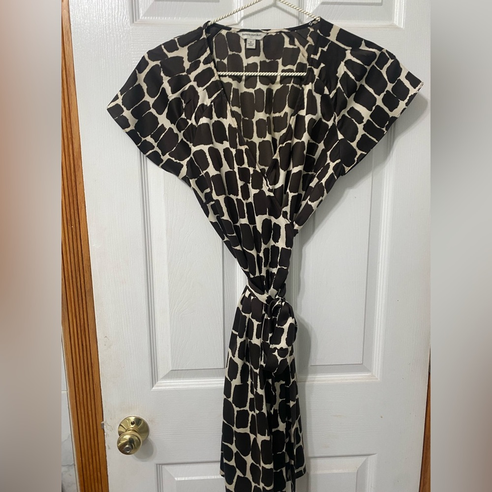 Wrap dress, giraffe print.